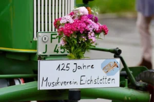 Musikverein Eichstetten e.V. Galerie Blumen auf Traktor